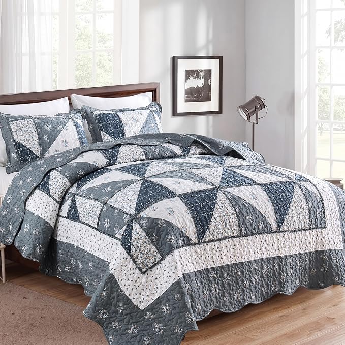 Oversized King Quilt Set Grey Floral Patchwork Alaska King Bedspreads Set | 3-Piece Alaskan King Size Bedding Set 132x120 Rversible Quilted Coverlet Lightweight Comforter Bed Cover with 2 Pillowcase