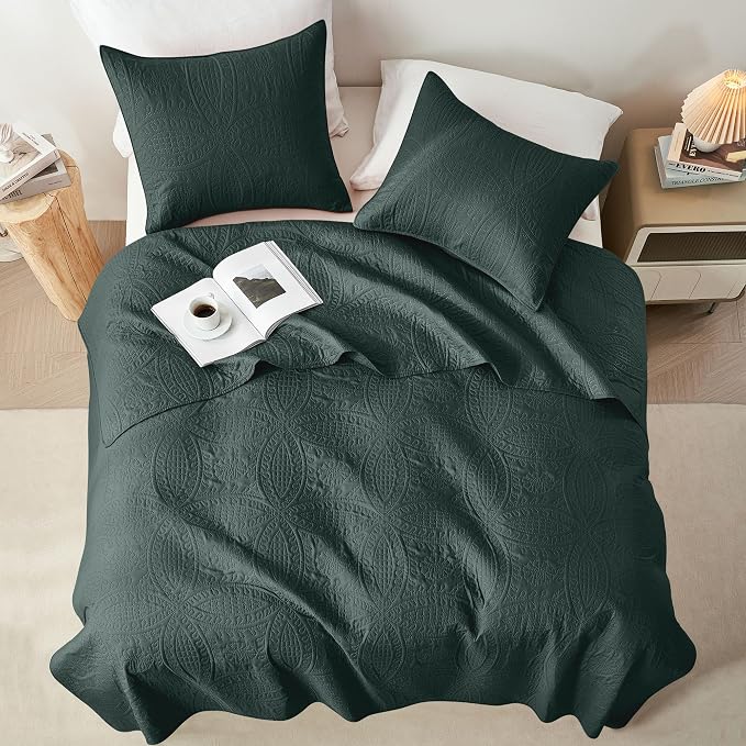 akkialla Mocha Forest Green Full/Queen Quilt Set,Ultrasonic Lightweight Bedspread Coverlet for Modern Minimalist Bedroom,Soft Microfiber Coin Pattern Bedding,3-Piece (1 Quilt,2 Pillow Shams)