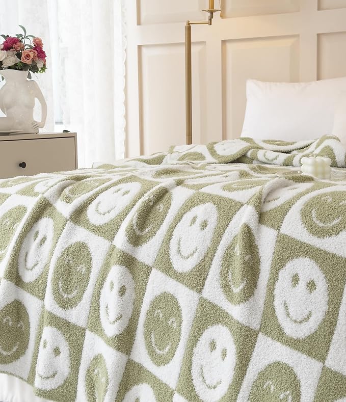 Ultra Soft Cozy Happy Smiling Face Checkered Knitted Throw Blanket Fluffy Microfiber Checkerboard Bed Blanket Lightweight Both Sides Blanket for Couch Sofa Bed (Smile Green, Throw 50“x60”)