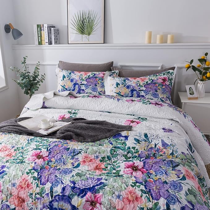 Travan King Quilt Set 3-Piece Bedspread Quilted Oversized Lightweight Microfiber Coverlet Set with Shams Violet Purple Floral Pattern Quilted Bedding Set for All Season, King
