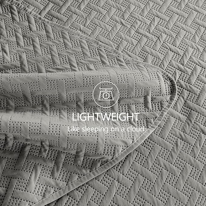 FLYMME Queen Quilt Bedding Set Dark Grey Lightweight Bedspreads Full Size,Modern Style Geometric Weave Stripe Pattern,Soft Microfiber Bed Coverlet for All Season (1 Quilt, 2 Shams)