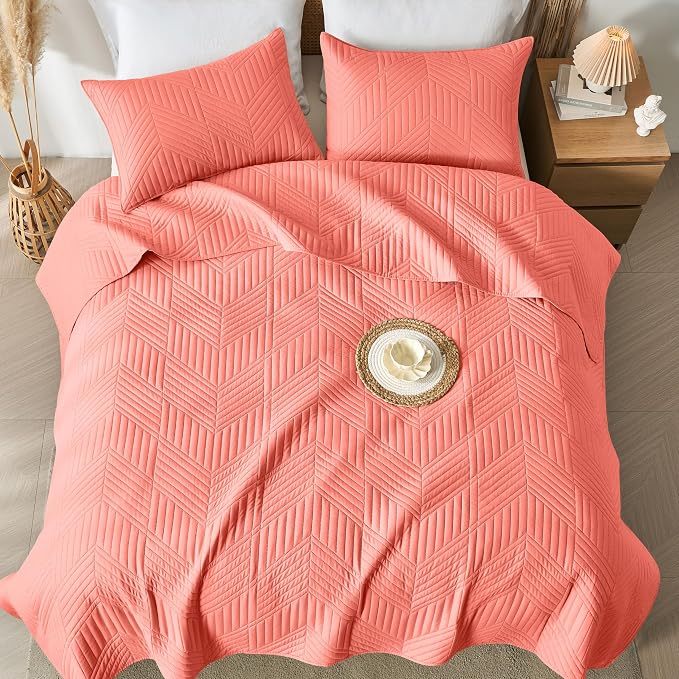 Davulos King/Cal King Quilt Set in Coral,Soft Reversible Microfiber Bedspread for All-Season Use in Bedroom or Dorm,Lightweight Modern Geometric Coverlet (1 Quilt, 2 Pillow Shams)