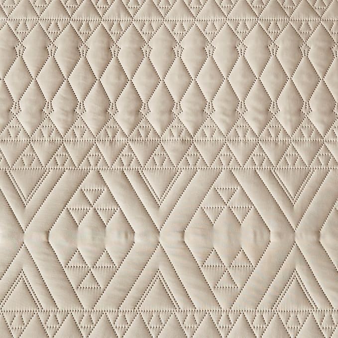akkialla Twin Size Quilt Bedding Set,Beige Lightweight Microfiber Soft Bedspreads,Modern Style Geoetric Pattern Coverlet Set for All Seasons,2 Piece(1 Quilt,1Pillow Sham)