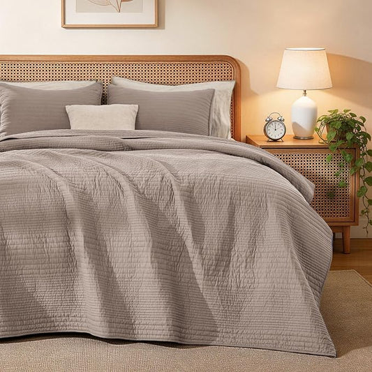 Love's cabin King Size Cotton Quilt Set, 100% Cotton Fabric Striped Textured Coverlet with Crinkled Look, Lightweight Quilted Bedspread for All Season, Includes 2 Pillow Shams, Light Tan
