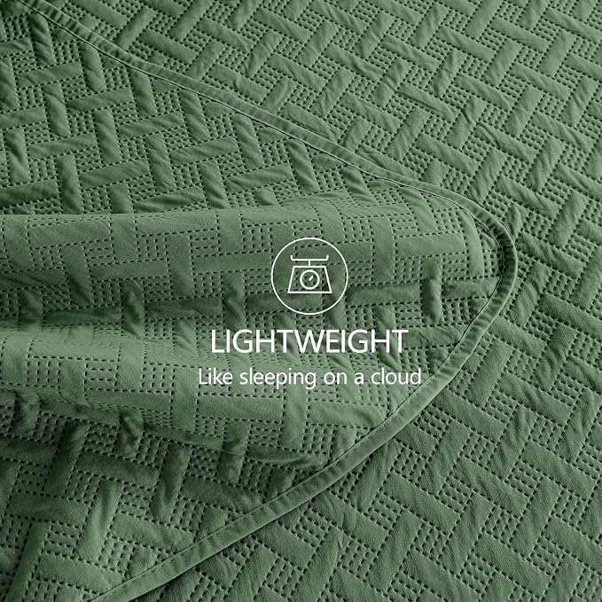 FLYMME Olive Green Twin Quilt Bedding Set Thin Lightweight Bedspreads,Modern Style Geometric Weave Stripe Pattern,Soft Microfiber Bed Coverlet for All Season (1 Quilt, 1Sham)