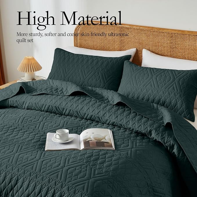 akkialla King/Cal King Size Quilt Bedding Set,Forest Green Lightweight Microfiber Soft Bedspread,Modern Style Geometric Pattern Coverlet Set for All Seasons,3 Piece(1 Quilt,2 Pillow Shams)