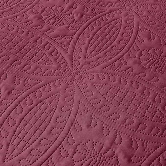akkialla Burgundy King/Cal King Quilt Set, Ultrasonic Lightweight Bedspread Coverlet for Modern Minimalist Bedroom, Soft Microfiber Coin Pattern Bedding, 3-Piece (1 Quilt, 2 Pillow Shams) | Breathable fabric