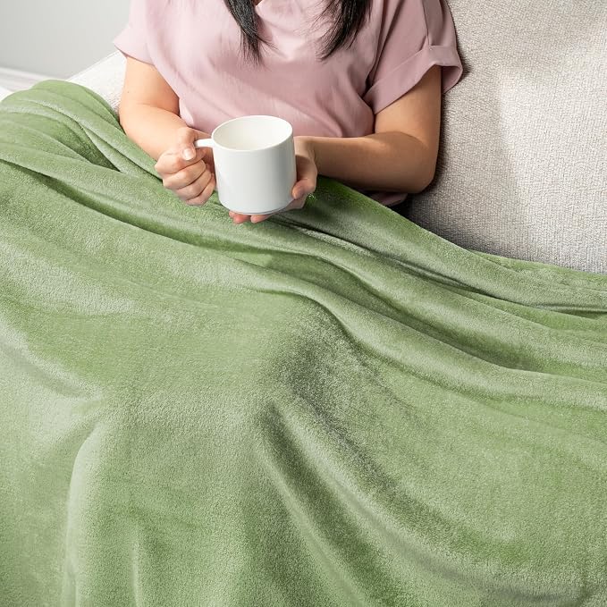 PAVILIA Sage Green Fleece Throw Blanket for Couch Twin Size, Light Olive Super Soft Fuzzy Flannel Throw for Sofa, Luxury Plush Microfiber Blanket Twin Bed, Home Decorative Velvet Gift Blanket, 60x80