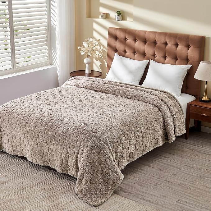 FY FIBER HOUSE Throw Blankets with Heart Checkered,Soft Warm Blankets for Lover Mom Father Gifts,Washable Lightweight Fuzzy Blanket for Couch Sofa Bed Office All Season(Camel,50"x60")