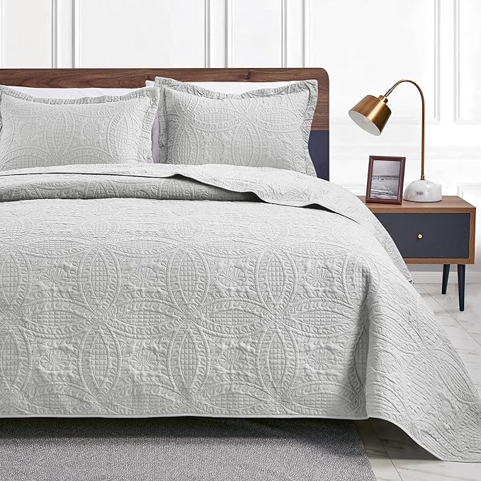 Love's cabin Quilts for Queen Bed Light Grey Bedspreads Bedding Set - Summer Lightweight Bedspread Comforter - Coin Pattern Bedding Coverlet for All Season - 3 Pieces (1 Quilt, 2 Pillow Shams)