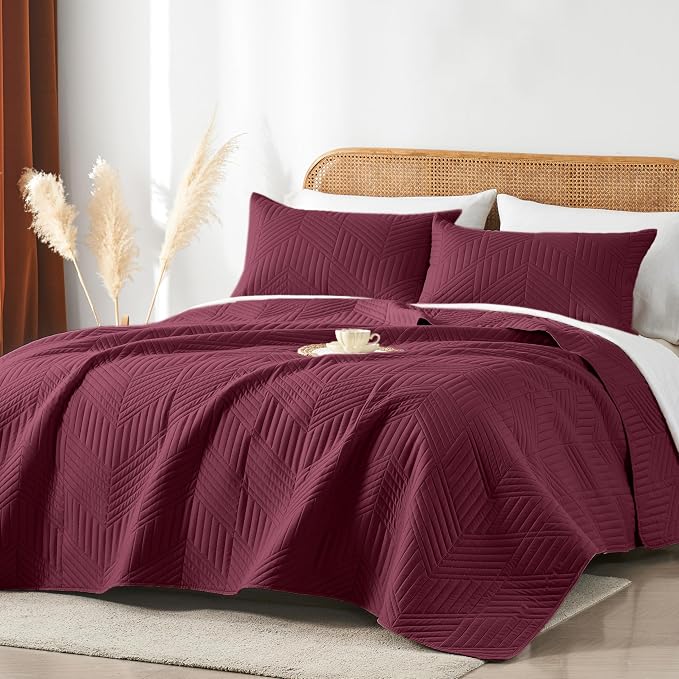 Davulos Full/Queen Quilt Set, Burgundy Lightweight Microfiber Bedspread, Reversible All Season Coverlet with Modern Geometric Pattern, Ultra Soft & Breathable (1 Quilt, 2 Pillow Shams)