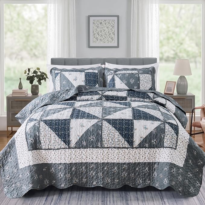 Oversized King Quilt Set Grey Floral Patchwork Alaska King Bedspreads Set | 3-Piece Alaskan King Size Bedding Set 132x120 Rversible Quilted Coverlet Lightweight Comforter Bed Cover with 2 Pillowcase