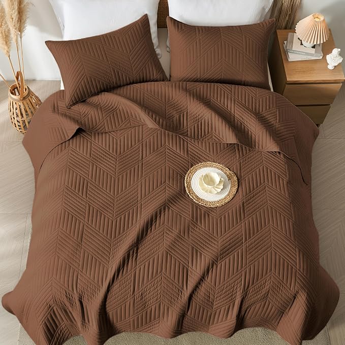 Davulos Twin Quilt Set, Brown Lightweight Reversible Bedspread for All Seasons, Soft Modern Microfiber Geometric Coverlet for Kids or Guest Bedroom (1 Quilt, 1 Pillow Sham)