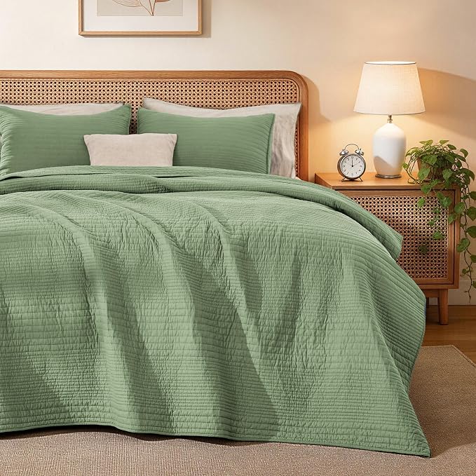 Love's cabin King Size Cotton Quilt Set, 100% Cotton Fabric Striped Textured Coverlet with Crinkled Look, Lightweight Quilted Bedspread for All Season, Includes 2 Pillow Shams, Sage Green