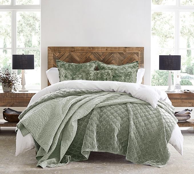 Throw Pillow Cover 18x18 1 Piece Velvet Square Pillowcase Soft Skin-Friendly Cross Process Decorative Farmhouse Cushion Covers for Couch Sofa Bedroom Living Room,Army Green