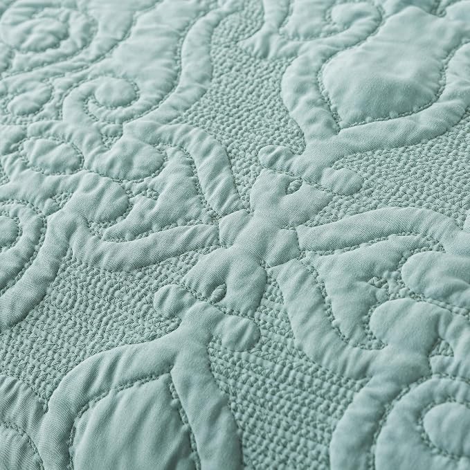 NEWLAKE Quilt Bedspread Set, Light Green Jacquard Embossed Floral Pattern Reversible Embroidered Microfiber Coverlet Sets, King Size