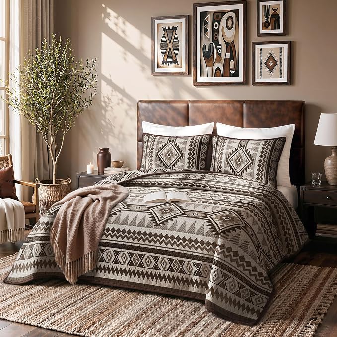 akkialla Reversible Brown Boho King/Cal King Quilt Set, 2-Piece Bohemian Aztec Microfiber Bedspread, Soft Lightweight All-Season Coverlet (1 Quilt, 2 Shams)