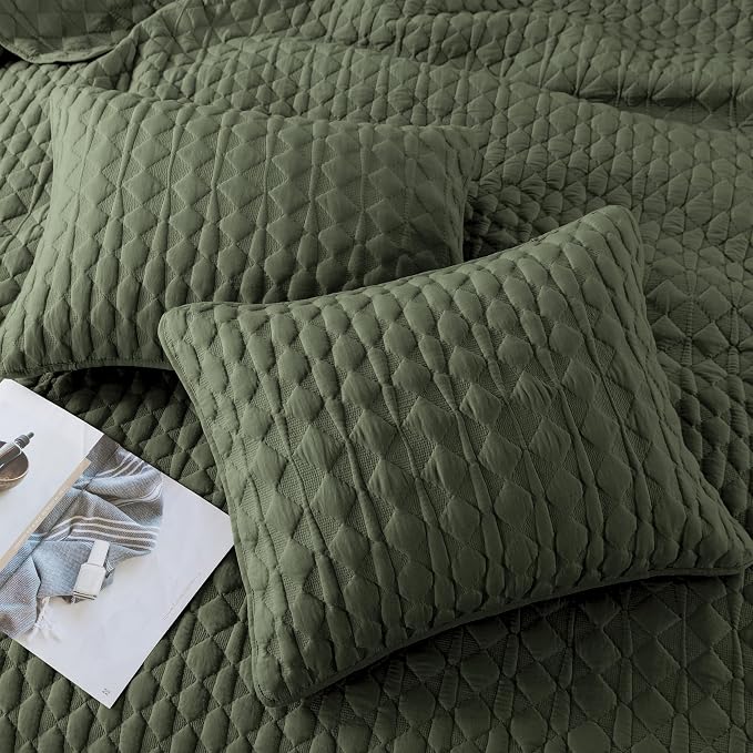 WDCOZY Olive Green Quilts Queen Size Bedding Set with 2 Pillow Shams, Lightweight Soft Full Bedspread Coverlet, Thin Comforter Bed Cover for All Season, 3 Pieces, 90x90 inches