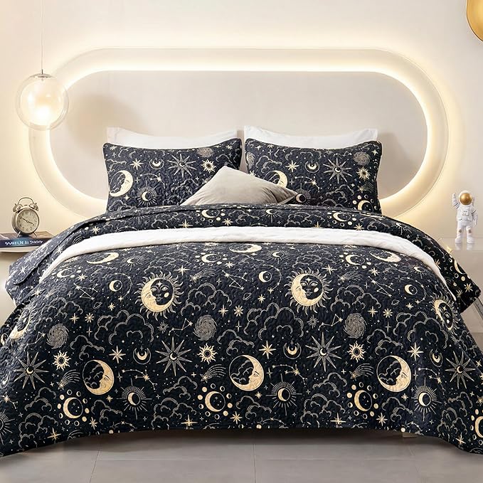 EXQ Home Quilt Set King Size Black Print Black Sun Starry Pattern | Soft Microfiber Bedspread, Breathable & Wrinkle-resistant Coverlet. All-season Use for Hot Sleepers. 3-pc Set with 2 Shams