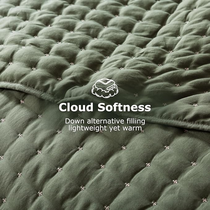 WDCOZY Queen Size Quilts Bedding Sets with 2 Pillow Shams, Lightweight Soft Bedspread Coverlet, Quilted Blanket Thin Comforter Bed Cover for All Season, 3 Pieces, 90x90 inches, Moss Green