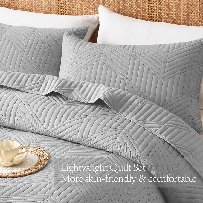 Davulos Twin Quilt Bedding Set,Light Grey Ultrasonic Quilt Set Reversible Microfiber Bedspread,Lightweight Soft Modern Geometric Coverlet Set for All Seasons(1 Quilt,1 Pillow Sham)