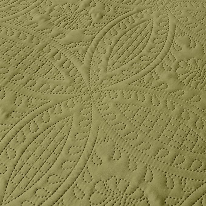 akkialla King/Cal King Quilt Set,Olive Green Lightweight Bedspread with Coin Pattern, Soft Microfiber Coverlet for All Seasons, Breathable and Skin-Friendly Fabric (1 Quilt, 2 Pillow Shams)