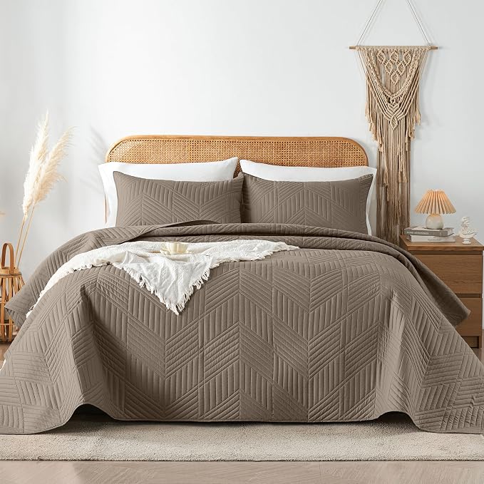 Davulos Full/Queen Quilt Set in Mocha Brown,Soft Reversible Microfiber Bedspread for All-Season Use,Lightweight Coverlet with Modern Geometric Pattern (1 Quilt, 2 Pillow Shams)