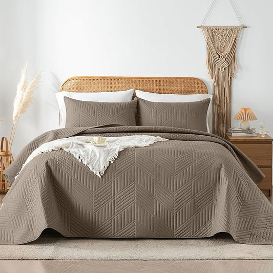 Davulos Full/Queen Quilt Set in Mocha Brown,Soft Reversible Microfiber Bedspread for All-Season Use,Lightweight Coverlet with Modern Geometric Pattern (1 Quilt, 2 Pillow Shams)