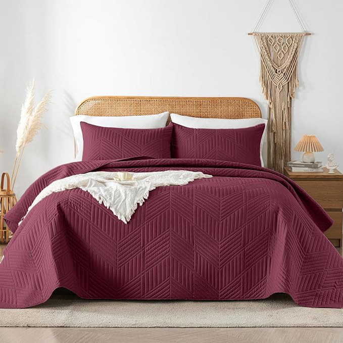 Davulos Full/Queen Quilt Set, Burgundy Lightweight Microfiber Bedspread, Reversible All Season Coverlet with Modern Geometric Pattern, Ultra Soft & Breathable (1 Quilt, 2 Pillow Shams)