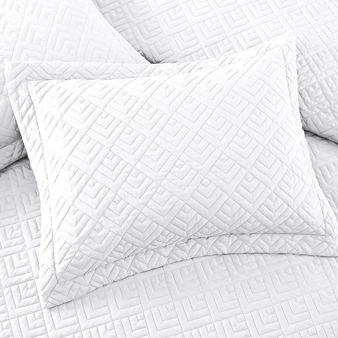 EXQ Home White Quilt Set Twin Size Lightweight Squares Pattern Bedding Set | Soft Microfiber Bedspread, Breathable & Wrinkle-resistant Coverlet. All-season Use for Hot Sleepers. 2-pc Set with 1 Sham