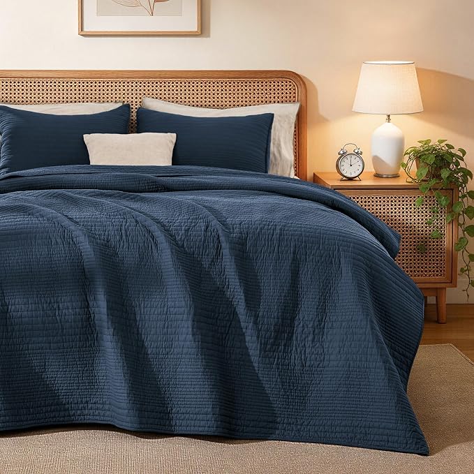 Love's cabin Queen Size Cotton Quilt Set, 100% Cotton Fabric Striped Textured Coverlet with Crinkled Look, Lightweight Quilted Bedspread for All Season, Includes 2 Pillow Shams, Navy