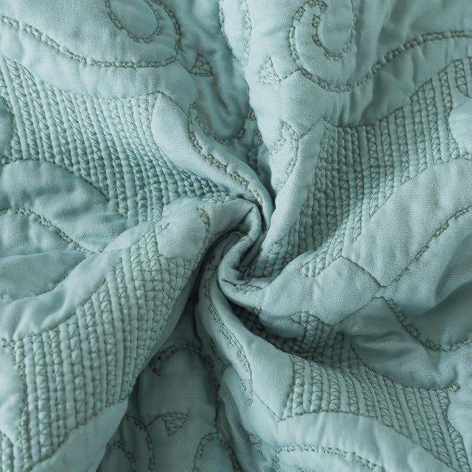 NEWLAKE Quilt Bedspread Set, Light Green Jacquard Embossed Floral Pattern Reversible Embroidered Microfiber Coverlet Sets, King Size
