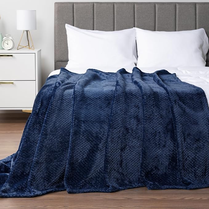 PAVILIA Navy Blue Fleece Throw Blanket for Couch Sofa Bed, Soft Fuzzy Waffle Jacquard Microfiber, Warm Lightweight Fade-Resistant Decorative All Season Throw, 50x60