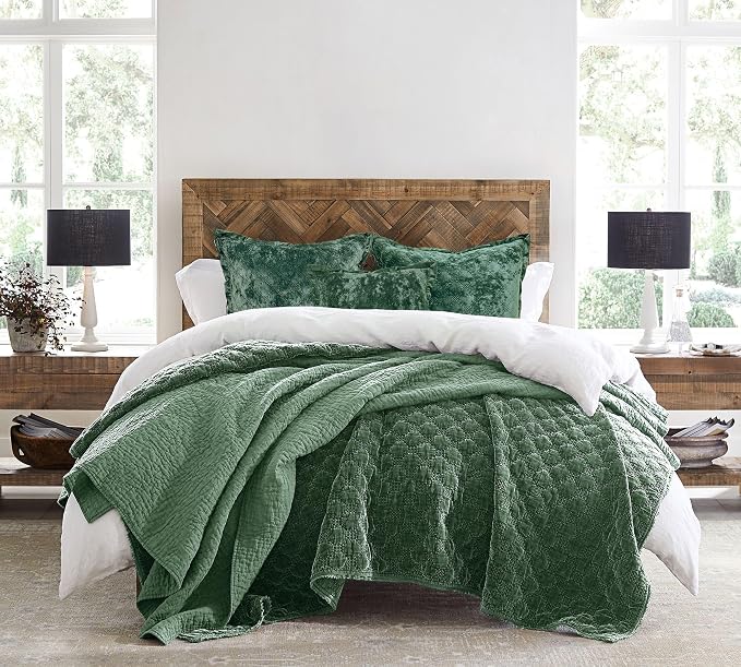 Throw Pillow Covers 18x18 Set of 2 Velvet Square Pillowcases Soft Skin-Friendly Cross Process Decorative Farmhouse Cushion Covers for Couch Sofa Bedroom Living Room,Green