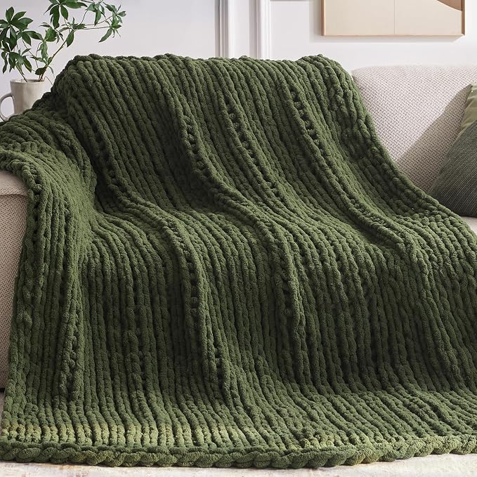 Negwoo Chunky Knit Throw Blanket, Knitted Throw Chenille Yarn, 40"*50" | Soft Thick Cable Knitted Blankets, Handmade Big Thick Blanket, Machine Washable Cute Comfy Blanket for Home Decor, Green