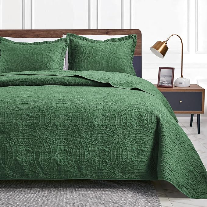 Love's cabin King Size Quilt Set Dark Green Bedspreads - Soft Bed Summer Lightweight Bedspread Comforter - Modern Style Coin Pattern Coverlet for All Season - 3 Pieces (1 Quilt, 2 Pillow Shams)