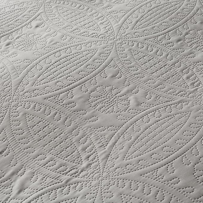 akkialla King Quilt Bedding Set,Grey Ultrasonic King/Cal King Quilt Set,Lightweight Soft Bedspread Coverlet,Modern Style Coin Pattern Bed Cover for All Seasons,3 Piece(1 Quilt,2 Pillow Shams)