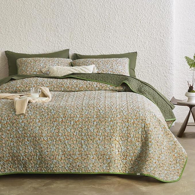 Wake In Cloud - Floral Quilt Set, Cute Vintage Flower Cottagecore Shabby Chic for Women Teen Girls, Reversible Lightweight Bedspread Coverlet, 3 Pieces, Olive Green, Twin/Twin XL Size