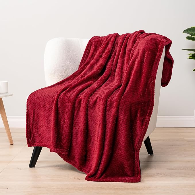 PAVILIA Dark Red Fleece Throw Blanket for Couch Sofa Bed, Soft Fuzzy Waffle Jacquard Microfiber, Warm Lightweight Fade-Resistant Decorative All Season Throw, 50x60