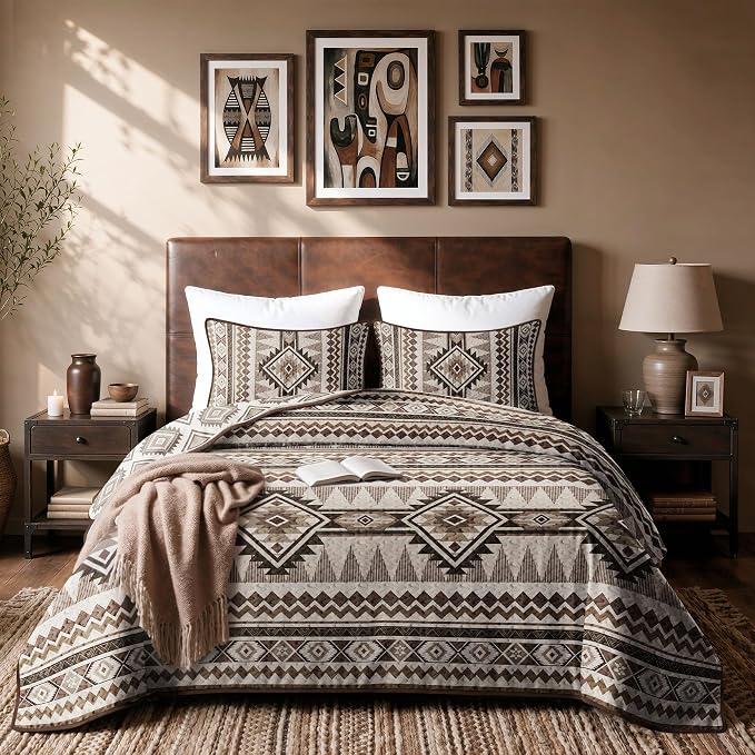 akkialla Reversible Brown Boho King/Cal King Quilt Set, 2-Piece Bohemian Aztec Microfiber Bedspread, Soft Lightweight All-Season Coverlet (1 Quilt, 2 Shams)