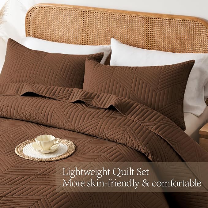 Davulos Twin Quilt Set, Brown Lightweight Reversible Bedspread for All Seasons, Soft Modern Microfiber Geometric Coverlet for Kids or Guest Bedroom (1 Quilt, 1 Pillow Sham)