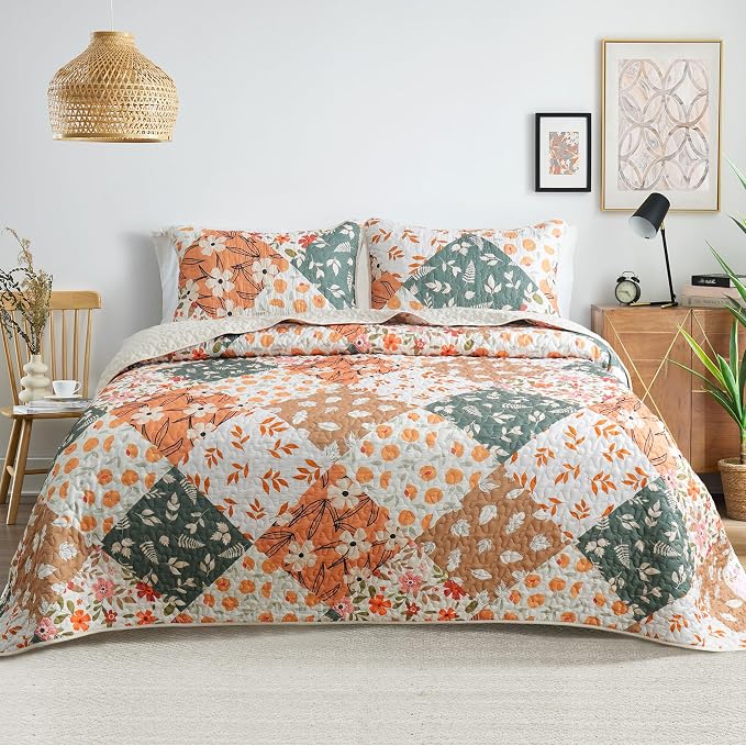 Whale Flotilla California King Size Quilt Set, Extra Soft Floral Bedspreads | Orange Reversible Lightweight Oversized King Quilt Bedding Set for Bed, Printed Coverlets with 2 Pillow Shams for All Seasons