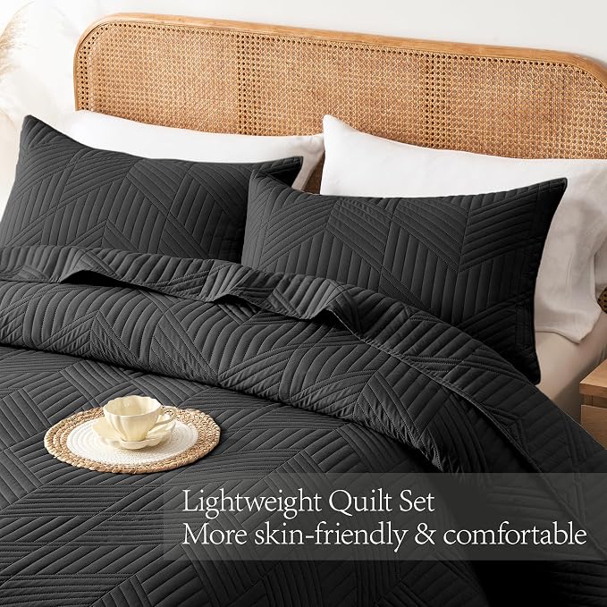 Davulos Black King Quilt Set,3-Piece Lightweight Reversible Bedspread Coverlet,Soft Microfiber,All Season Bedding with Modern Geometric Pattern (1 Quilt,2 Pillow Shams)