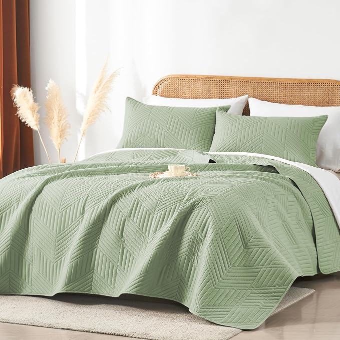 Davulos Queen Quilt Bedding Set,Sage Green Ultrasonic Full/Queen Quilt Set Reversible Microfiber Bedspread,Lightweight Soft Modern Geometric Coverlet Set for All Seasons(1 Quilt,2 Pillow Shams)