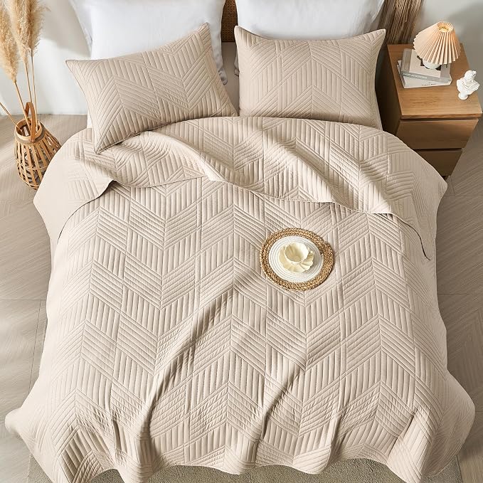Davulos Queen Quilt Bedding Set,Beige Ultrasonic Full/Queen Quilt Set Reversible Microfiber Bedspread,Lightweight Soft Modern Geometric Coverlet Set for All Seasons(1 Quilt,2 Pillow Shams)