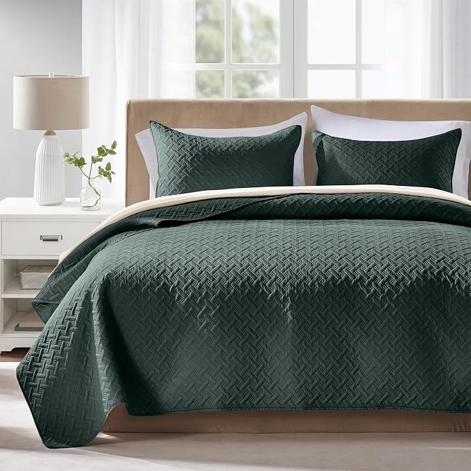 FLYMME Oversized King/California King Quilt Set 118"x106", Forest Green 3-Piece Floor-Length Bedspread, Premium Microfiber Lightweight Coverlet for King/California King Bed (1 Quilt, 2 Shams)