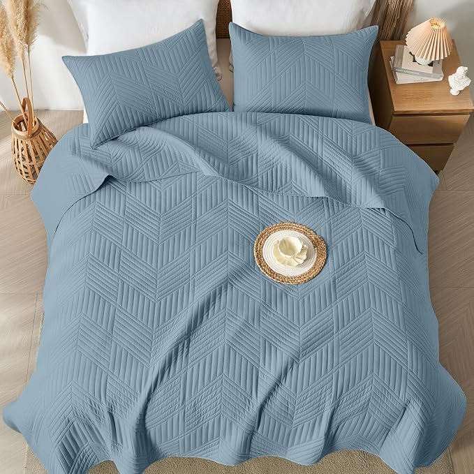 Davulos Twin Quilt Set,Dusty Blue Lightweight Reversible Bedspread for All Seasons,Soft Modern Microfiber Geometric Coverlet for Dorm Room or Guest Bedroom(1 Quilt,1 Pillow Sham)