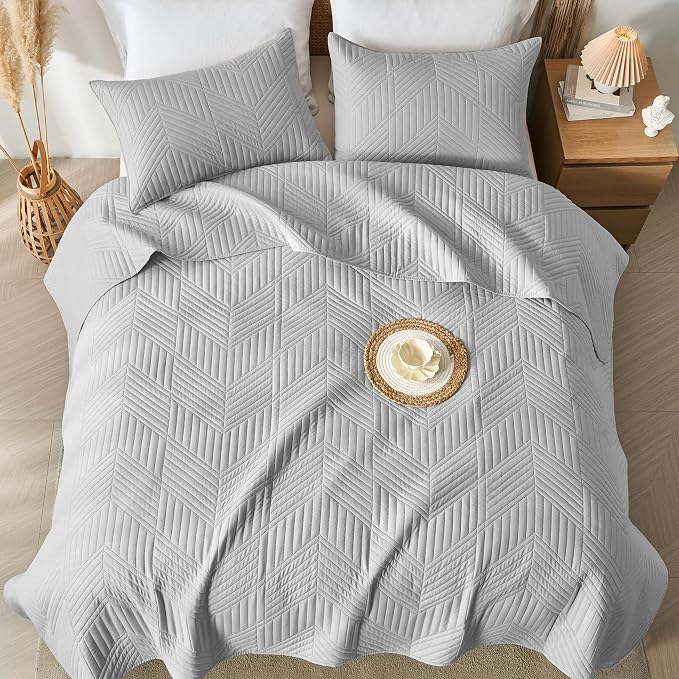 Davulos Twin Quilt Bedding Set,Light Grey Ultrasonic Quilt Set Reversible Microfiber Bedspread,Lightweight Soft Modern Geometric Coverlet Set for All Seasons(1 Quilt,1 Pillow Sham)