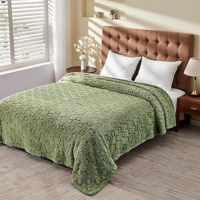 FY FIBER HOUSE Throw Blankets with Heart Checkered,Soft Warm Blankets for Lover Mom Father Gifts,Washable Lightweight Fuzzy Blanket for Couch Sofa Bed Office All Season(Sage Green,50"x60")