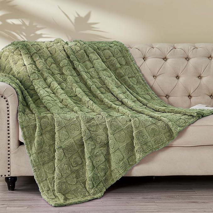 FY FIBER HOUSE Throw Blankets with Heart Checkered,Soft Warm Blankets for Lover Mom Father Gifts,Washable Lightweight Fuzzy Blanket for Couch Sofa Bed All Season(Sage Green,90"x108")